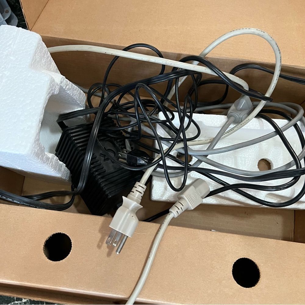 Boxed Commodore 64 computer - Picture 4 of 7